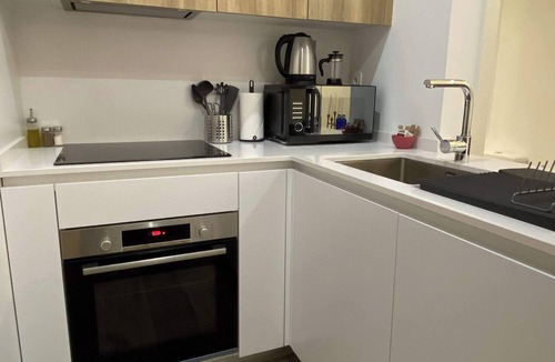 Malasana Apartment | w* | Trendy & Bright 1BR Stay in Chueca