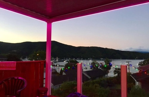 Waikawa Bay House | Waikawa beach view house with free wifi