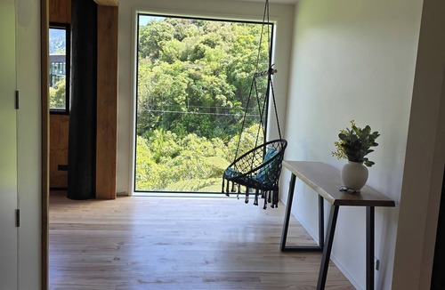 Waikawa House | Waikawa Marina View, 2 minuets walk to Jolly Rogers bar and Restaurant.
