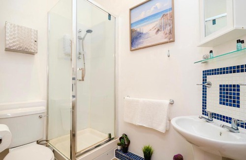 St Luke's Apartment | Walk Everywhere from this Prime Zone 1 London Apartment, Fast Wi-Fi, Restaurants, Cafés & Transport Nearby