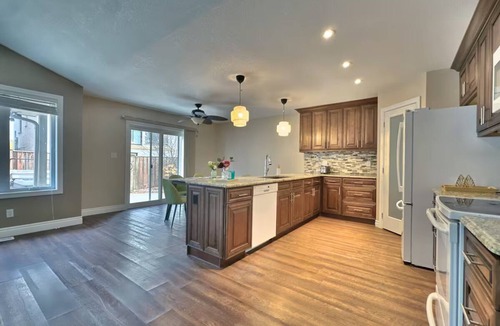 Grand Bend House | Walk to Grand Bend Main Beach | Sleeps 8 | Family Friendly | Heart of Grand Bend