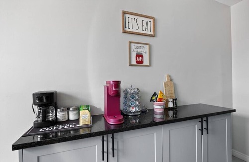 Walkerville Apartment | Walkerville 1BR Apartment | WiFi + Workspace