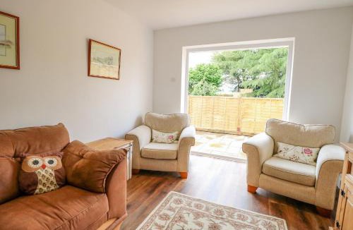 Attleborough House | Walnut Shade