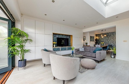 Great Baddow House | Walnut Tree at Moulsham
