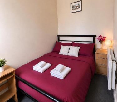 Leith Apartment | Warm & Spacious 2BR Edinburgh Stay