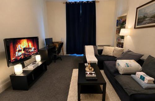 Leith Apartment | Warm & Spacious 2BR Edinburgh Stay