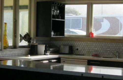 South Bay House | Waterfront 3 -bedroom bungalow opposite the South Bay Marina and public slipway