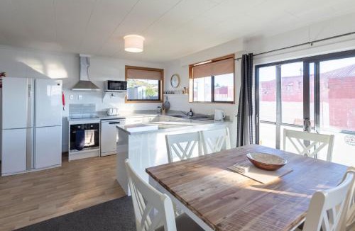 Bluff House | Waterfront Cottage Bluff