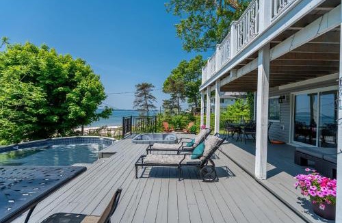 Crystal Beach House | Waterfront Cottage w Pool Beach Access