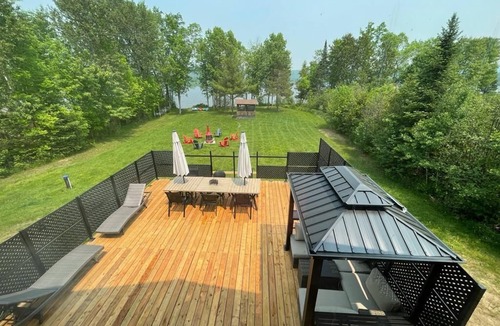 North Algona Wilberforce House | Waterfront House, Privacy, Outside Hot Tub&Barrel Sauna, WiFi, Fishing, Kayaking