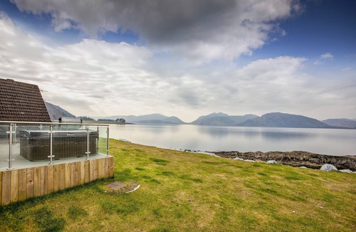 Kentallen Cottage | Waterfront Lodge 7 with Hot Tub