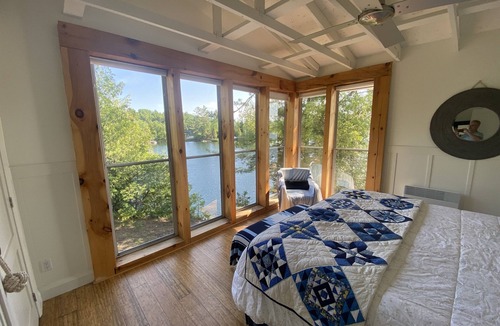 Val-des-Monts Cottage | Waterfront Paradise on Private Point