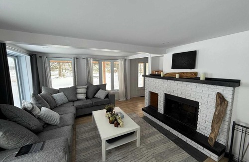 Rigaud Ski Chalet | Waterfront Relaxation & Adventure - Albert