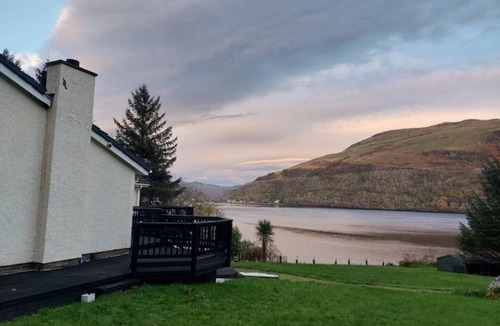 Arrochar Cottage | WATERSIDE 3 BED COTTAGE, HOT TUB, SAUNA, PVT BEACH