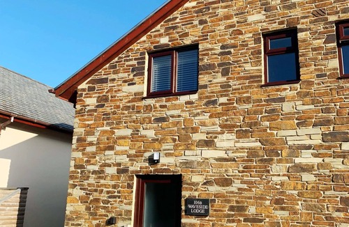 Winnard's Perch Cottage | Waveside-Waterside with hot tub,Resort Pool/Gym
