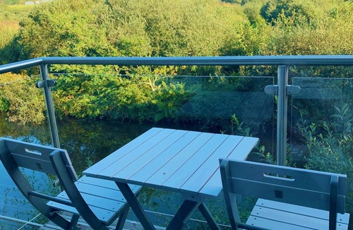 Winnard's Perch Cottage | Waveside-Waterside with hot tub,Resort Pool/Gym