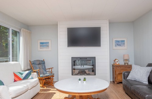 Ashfield-Colborne-Wawanosh Cottage | Welcome to AmberHill, a charming cottage with easy beach access