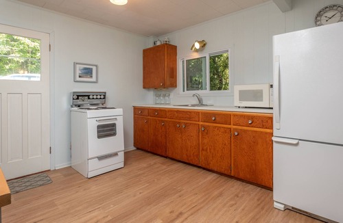 Ashfield-Colborne-Wawanosh Cottage | Welcome to AmberHill, a charming cottage with easy beach access