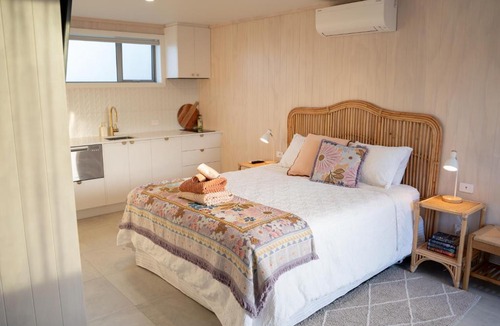 South Bay Apartment | Welcome to 'Bays Rest' South Bay, Kaikoura