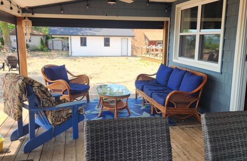 Amherstburg Cottage | .Welcome to Lakewood Moon . on a sandy beach near Amherstburg Ontario,