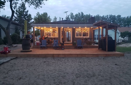 Amherstburg Cottage | .Welcome to Lakewood Moon . on a sandy beach near Amherstburg Ontario,