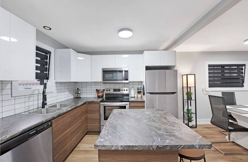 Welland Apartment | Welcome To Our Modern 2Bdrm/1Bth w/Laundry/BBQ