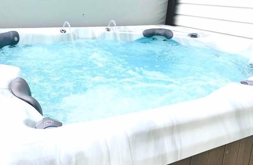 Crystal Beach House | Welcome to The Palms! Your summer retreat ~Hot tub