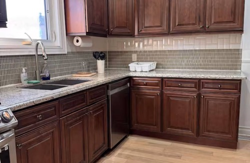 Whitby House | Welcome to Your Home Away from Home in a prime quite neighbourhood in Whitby!