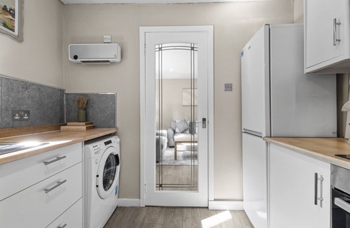 Rutherglen Apartment | Welcoming Home In Rutherglen, Near Glasgow Airport