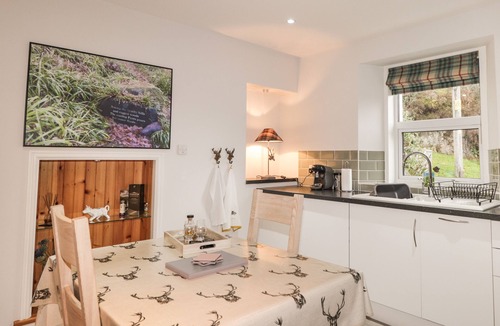 Foyers Apartment | WENDY'S PLACE, character holiday cottage, with open fire in Foyers