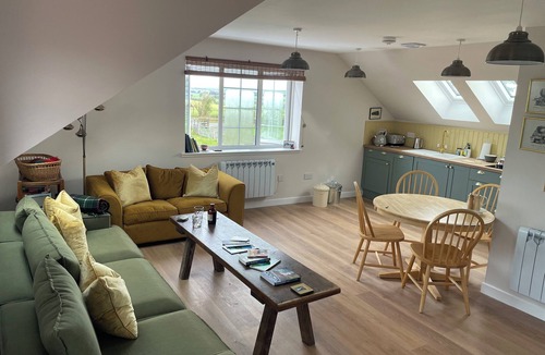 Ochiltree Apartment | West Coast Whistlestop – Charming hideaway in the Ayrshire countryside