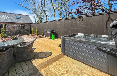 Kilbirnie Cottage | West Mains Barn - UK51957