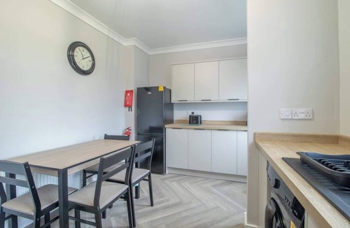 Airdrie House | Westlea House - Spacious 3-Bed Home in Airdrie