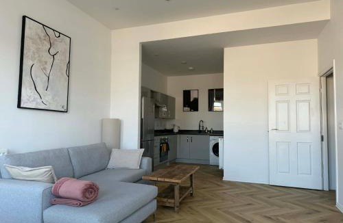 East Pilton Apartment | WHITE LOFT - Modern flat close to the City Centre
