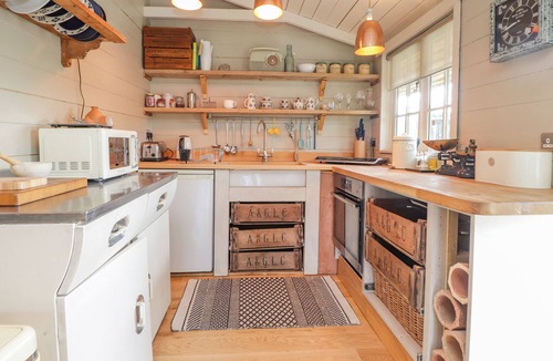 Abbess Roding Cottage | WILD ROSE RETREAT, romantic, luxury holiday cottage in Biddenden