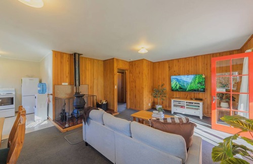 Burkes Pass House | Wildwood Cottage, Cozy Secluded Stay