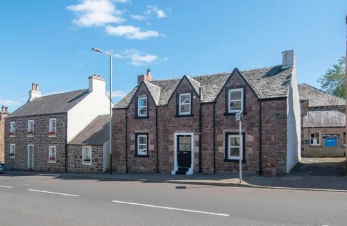 Muthill House | Willoughby Cottage - Rustic Retreat in Crieff