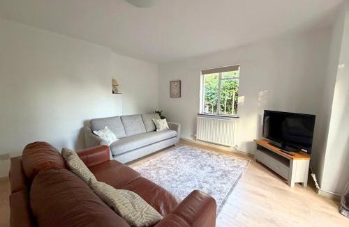Hatfield Heath House | Willow Cottage Sleeps 6 nr Stansted & Down Hall