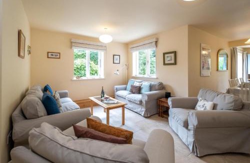 Knodishall House | Willow House in Knodishall, Sleeps 7 - Only a short drive from Aldeburgh, Thorpeness & Snape Maltings - Managed by Aldeburgh Coastal Cottages
