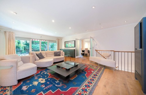 Borehamwood House | Willow Lodge 5,800 SQFT Quiet Luxury Living - Pass the Keys