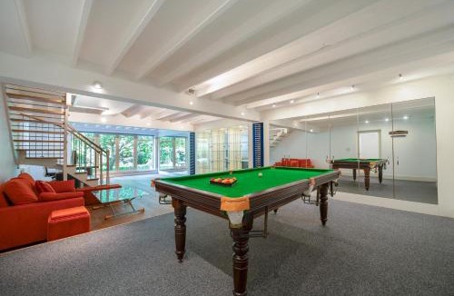 Borehamwood House | Willow Lodge 5800 SQFT Quiet Luxury Living - Pass the Keys
