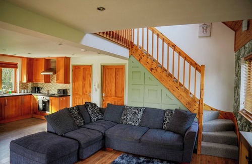 Llangunllo Cottage | WILLOW LODGE, pet friendly, with hot tub in Llangunllo