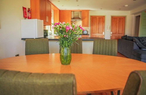 Llangunllo Cottage | WILLOW LODGE, pet friendly, with hot tub in Llangunllo
