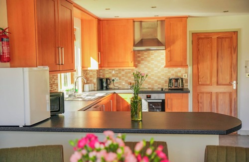 Llangunllo Cottage | WILLOW LODGE, pet friendly, with hot tub in Llangunllo