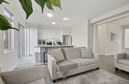Whitby House | Willow Nest - 5 Beds, 2.5 Baths, 3 Park, Backyard, Thermea Spa