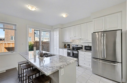 Whitby House | Willow Nest - 5 Beds, 2.5 Baths, 3 Park, Backyard, Thermea Spa