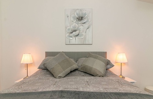 Stevenage House | Willow Room - Hillcrest Lodge