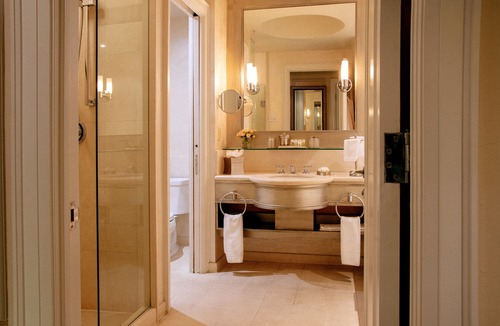 Bloor-Yorkville Hotel | Windsor Arms Hotel