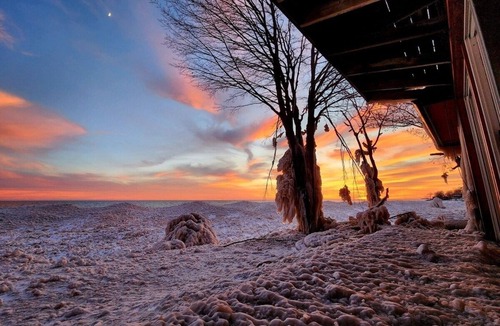 Hamilton Cottage | Winter retreat 3 beds, 1 1/2 bath, hot tub, heated floors wood stove.