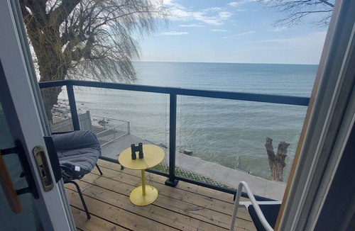 Hamilton Cottage | Winter retreat 3 beds, 1 1/2 bath, hot tub, heated floors wood stove.